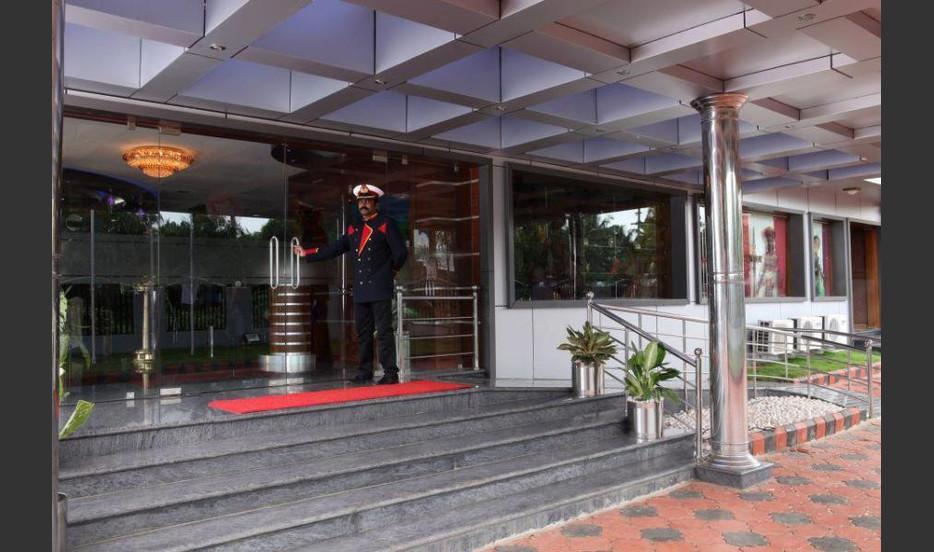 Nila Residency Hotel Shoranur Esterno foto